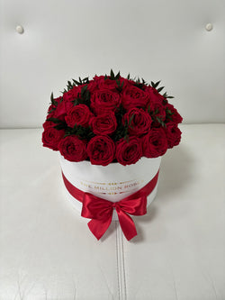 Medium- Red Eternity English Roses - White Box - The Million Roses Slovakia