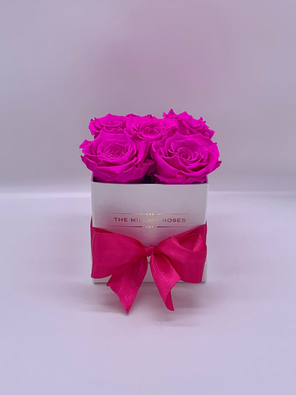 Biely hranatý box - ružové trvácne ruže - The Million Roses Slovakia