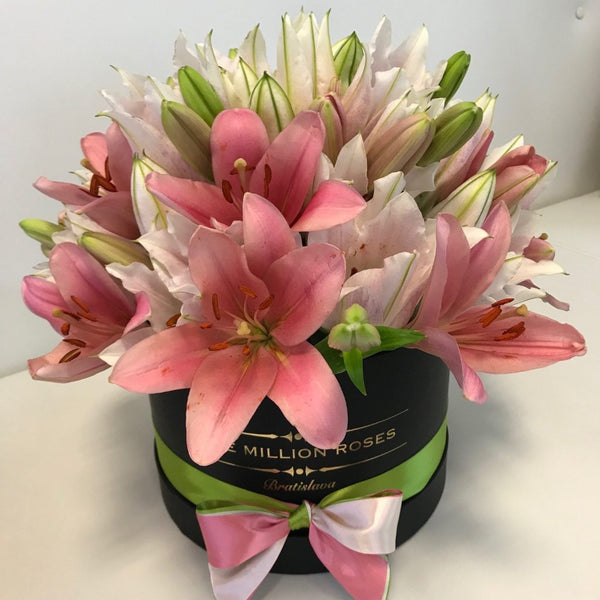 Medium - Lily Pink & White - Black Box - The Million Roses Slovakia